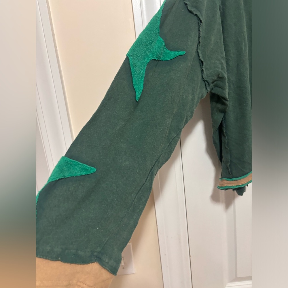 New Free People You're A Star Long-Sleeved Tee Shirt Green Stars Combo Size XS - Picture 4 of 11